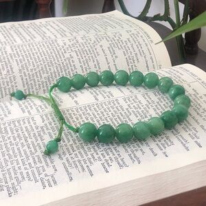 Vibrant Jade Green Beaded Bracelet